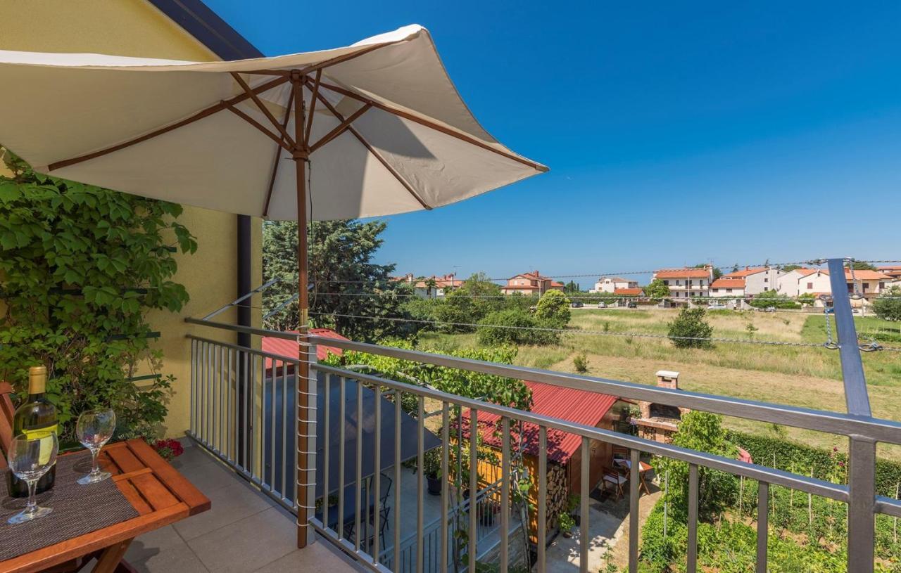 Apartment Nensi Πόρετς Εξωτερικό φωτογραφία