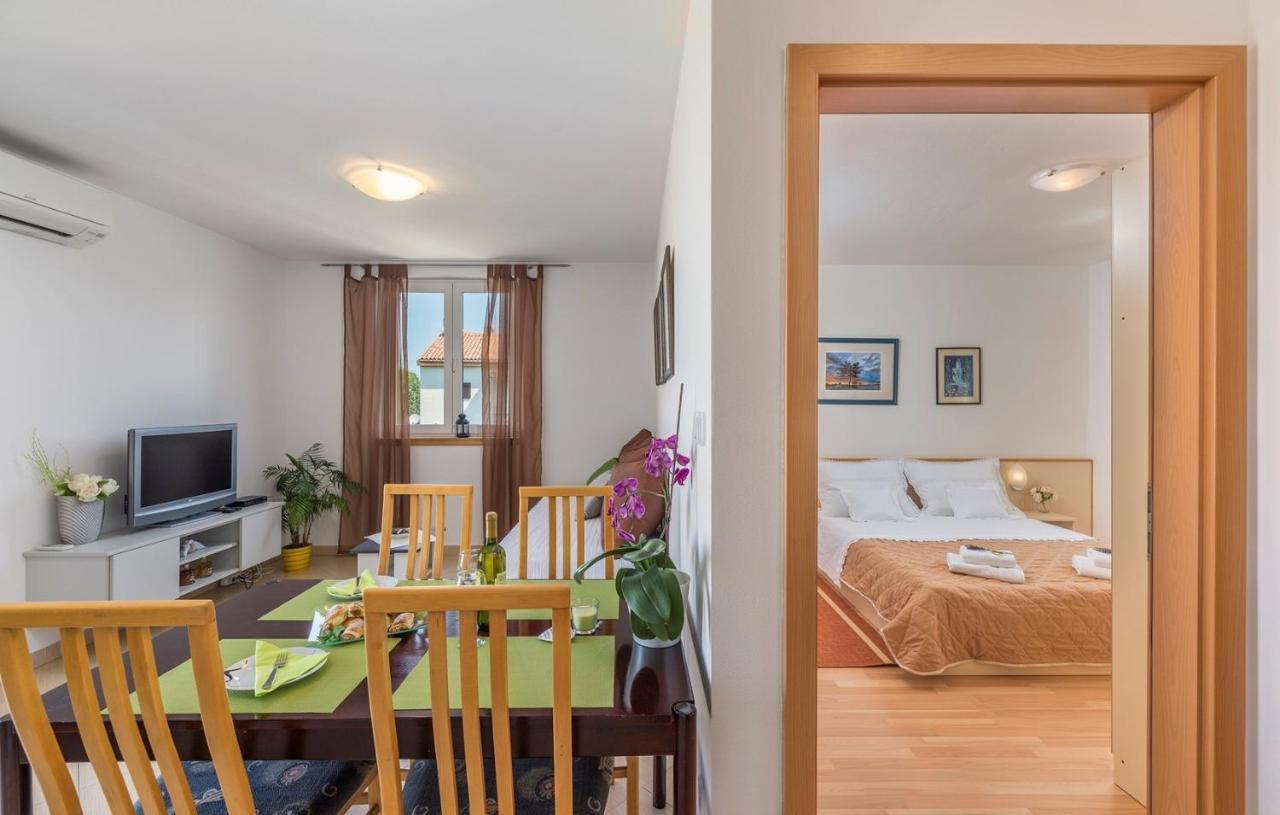 Apartment Nensi Πόρετς Εξωτερικό φωτογραφία