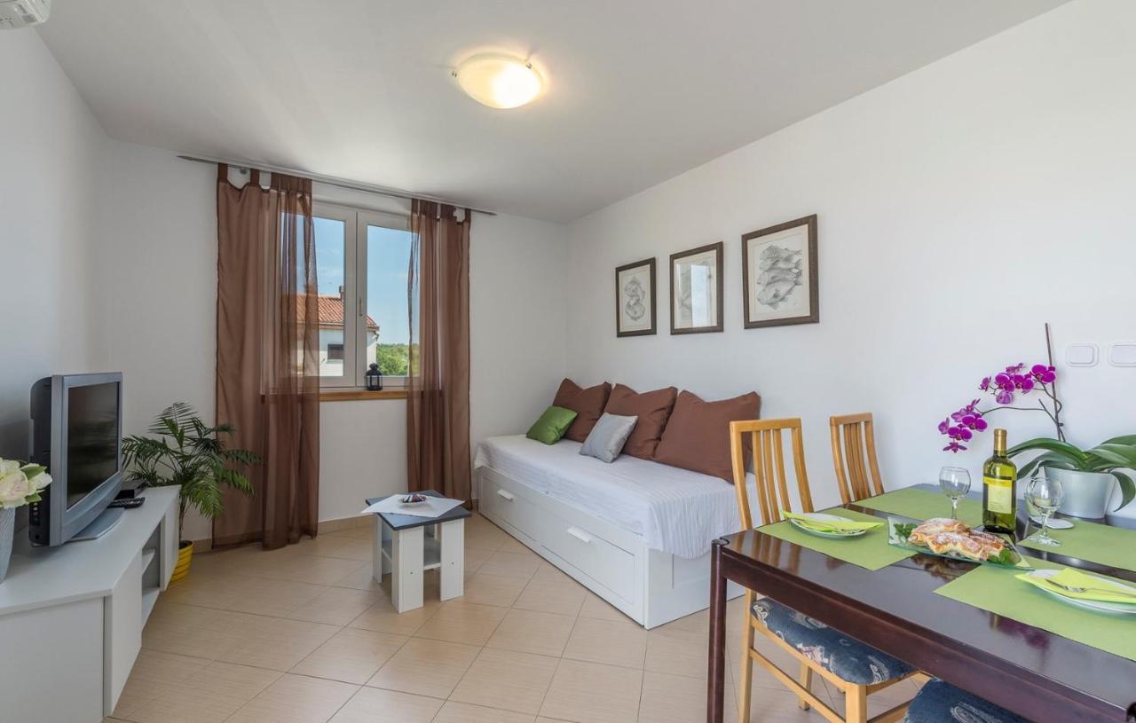 Apartment Nensi Πόρετς Εξωτερικό φωτογραφία